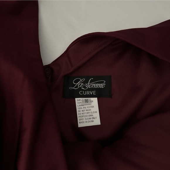NEW‎ $360 La Femme Curve [ 16 ] Satin V Neck Trumpet Gown in Dark Berry - Picture 3 of 13
